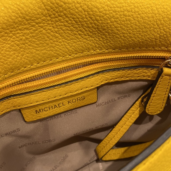 MK handbag with adjustable strap attachment - Picture 6 of 15